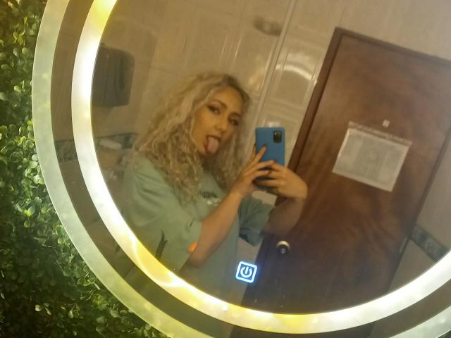 FloraSaenz - Live porn &amp; sex cam - 22711945