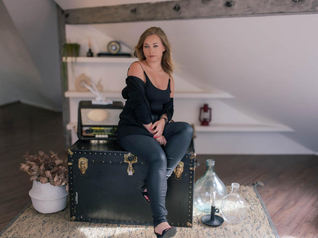 HollyCandyX - Camera khiêu dâm &amp; quyến rũ trực tiếp - 22716521