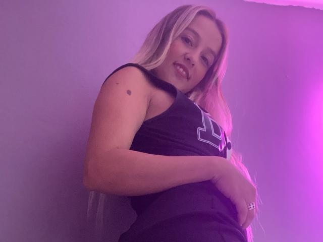 SaritaCaramel - Live porn &amp; sex cam - 22722789