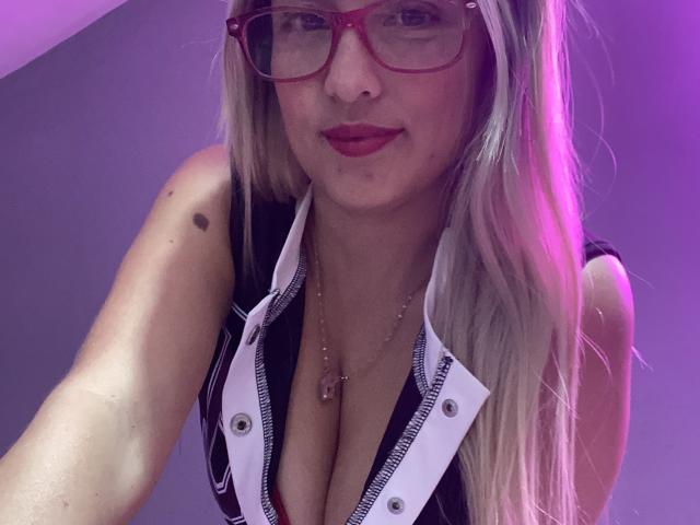 SaritaCaramel - Élő pornó és szexkamera - 22722805