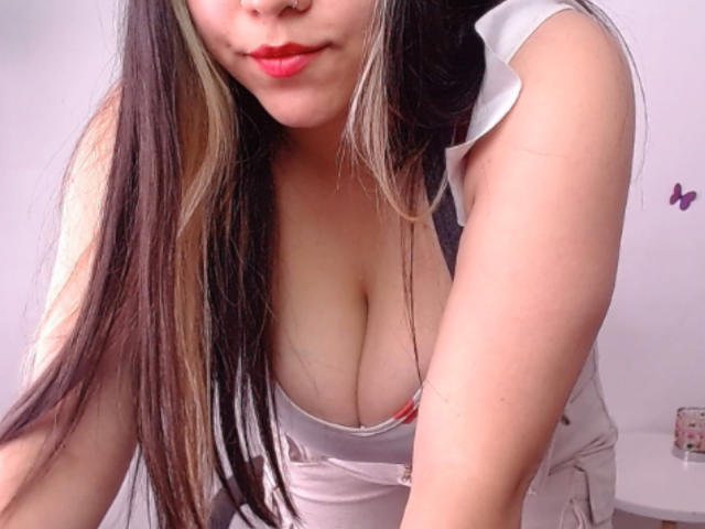 KrisGarner - Élő pornó és szexkamera - 22725593