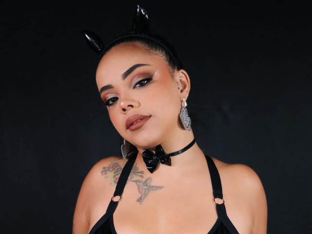 EllieThompson - Live Sex Cam - 22739065
