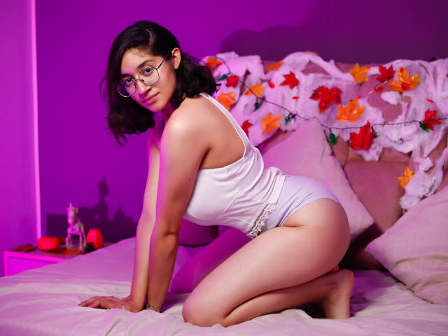 DarikoRoberts - Live Sex Cam - 22775517