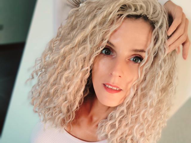 irbis69 - Live porn &amp; sex cam - 22791381