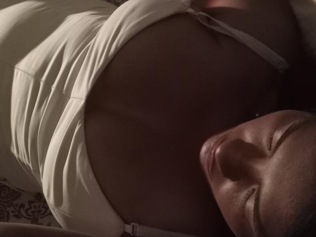 ArianithaXox - Élő pornó és szexkamera - 22791737