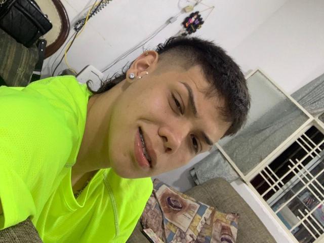 DynamoMills - сексуальная веб-камера в реальном времени - 22799481