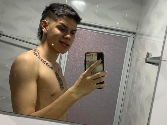 DynamoMills - Live porn &amp; sex cam - 22799505