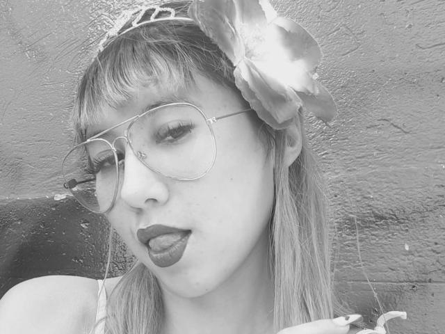LalaKlein - Live Sex Cam - 22802041