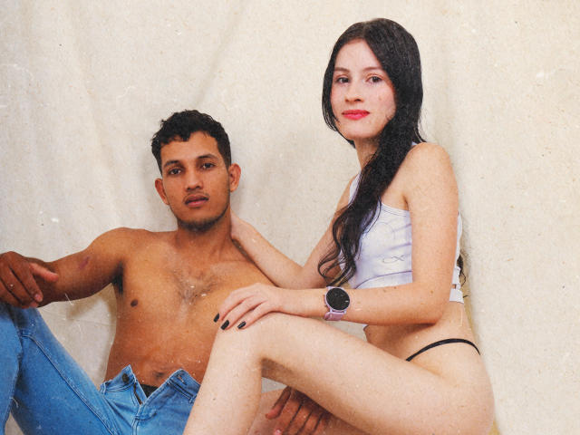 EmilyAndMaximo - Camera khiêu dâm &amp; quyến rũ trực tiếp - 22811093