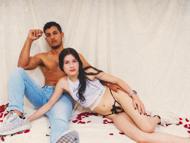 EmilyAndMaximo - Sexe cam en vivo - 22811109