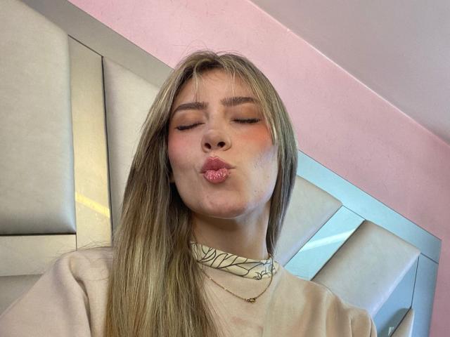 LivelyVanderWood - Live sex cam - 22815445