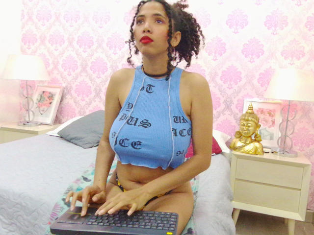 ZoeJonees - Live Sex Cam - 22824057