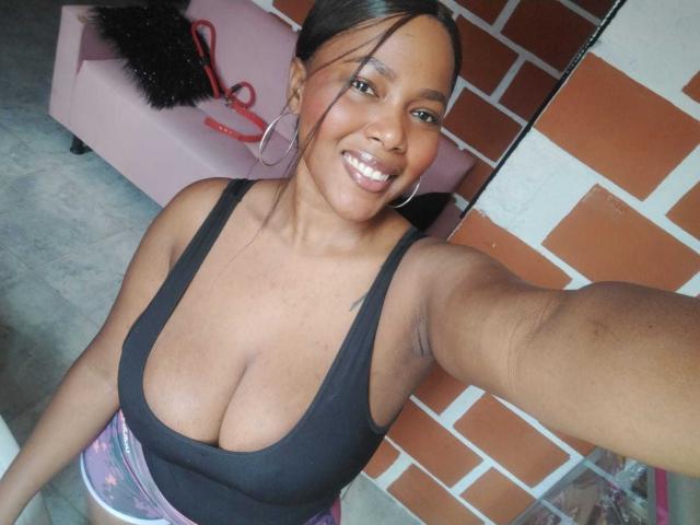 EmiraHot - ライブポルノ&amp;セックスカム - 22826781