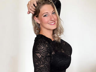 ReifeViolla-hot - Live porn &amp; sex cam - 22827409