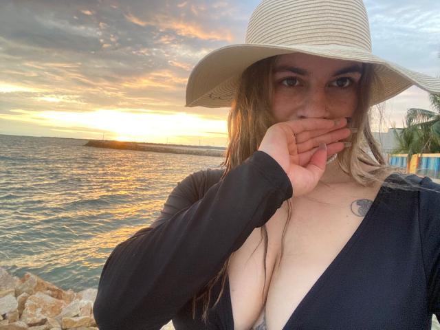 AtheneaRossi - Porno na żywo i seks kamera - 22833009