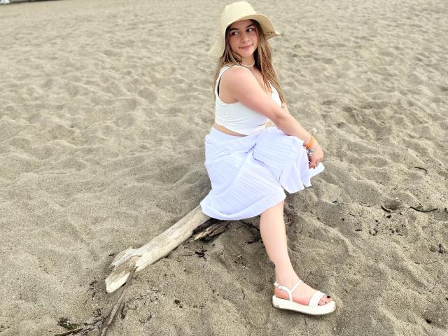 AtheneaRossi - פורנו בשידור חי ומצלמת סקס - 22833333