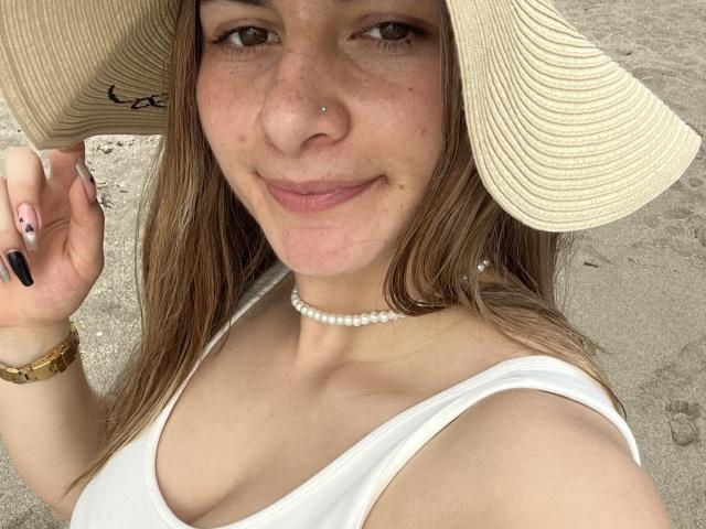 AtheneaRossi - Live porn &amp; sex cam - 22834473