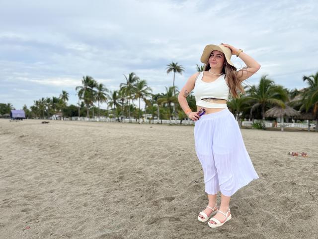 AtheneaRossi - Élő pornó és szexkamera - 22834581