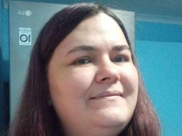 Flatter-style painting of a large, white, slightly three-dimensional letter "L" in the center. Soft, gradient shading, minimal detail. Light source from above, subtle shadows. Simple, bold design.