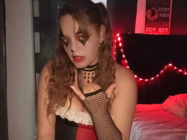 AmandaHotL - Live Sex Cam - 22850097