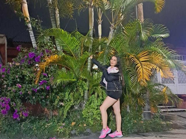 LauraPagani - Live porn &amp; sex cam - 22854869