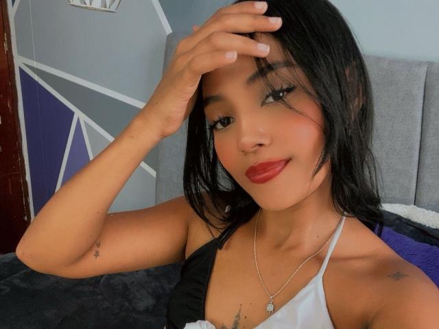 MissCharlotts - Porno na żywo i seks kamera - 22856553