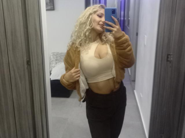 FloraSaenz - Live sex cam - 22896373