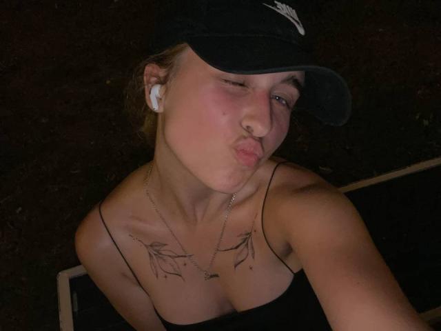 Izida - сексуальная веб-камера в реальном времени - 22898301