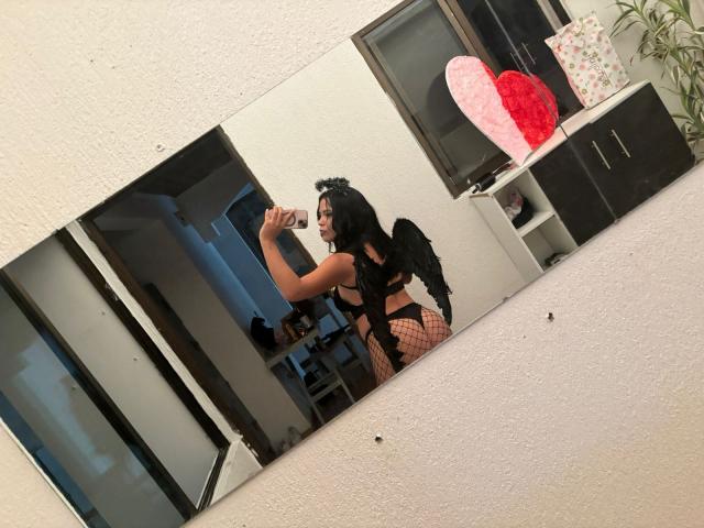 SofiaPagie - Live porn &amp; sex cam - 22898397