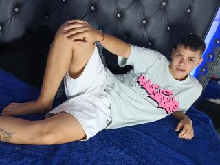 DynamoMills - Live porn &amp; sex cam - 22905197