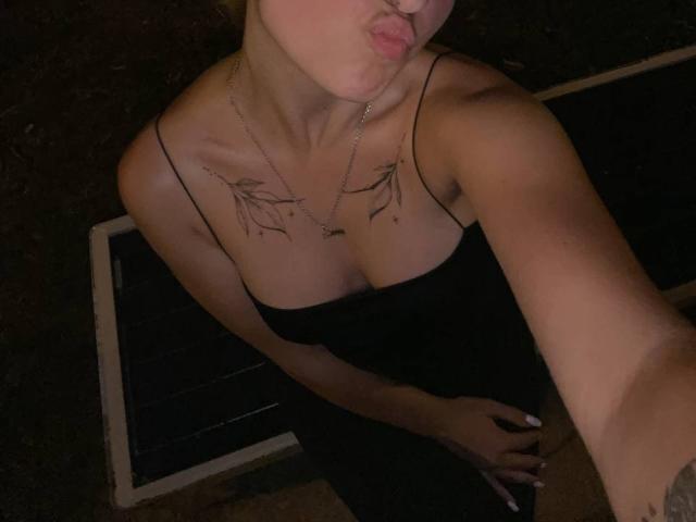 Izida - сексуальная веб-камера в реальном времени - 22912265