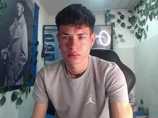 ElliottClean - Live porn &amp; sex cam - 22917793