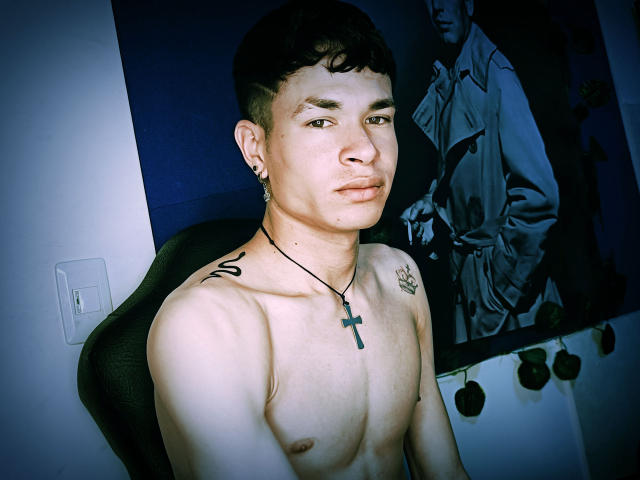 ElliottClean - сексуальная веб-камера в реальном времени - 22918253