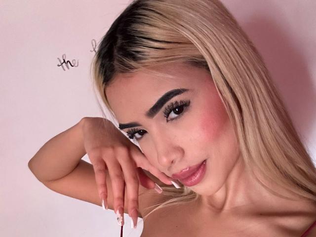 ChristieGarci - Live porn &amp; sex cam - 22929273