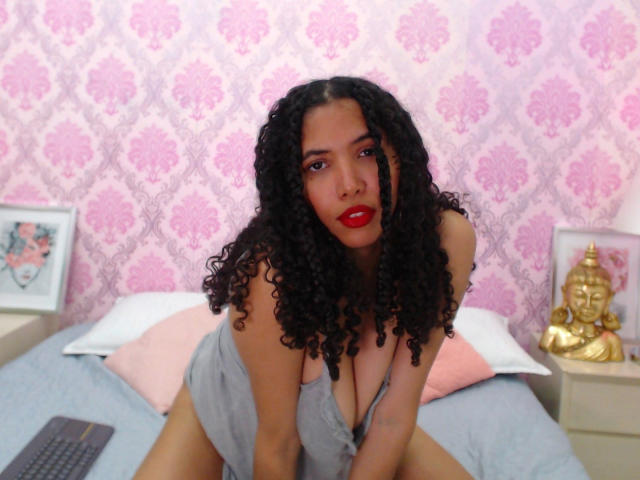 ZoeJonees - Live Sex Cam - 22949093