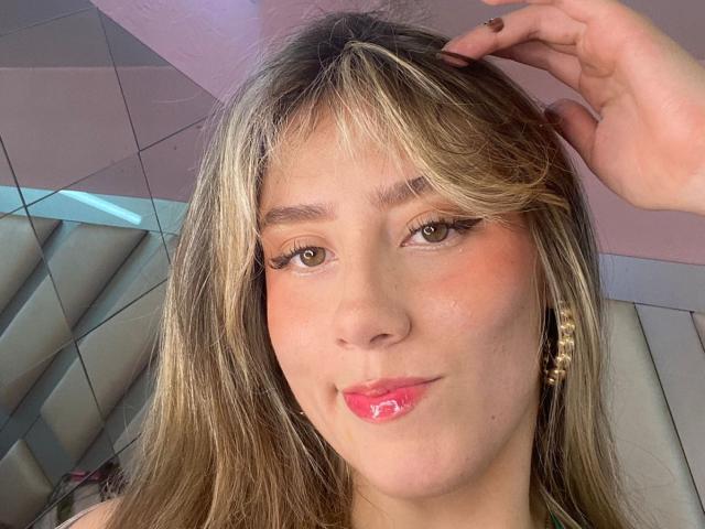 LivelyVanderWood - Camera khiêu dâm &amp; quyến rũ trực tiếp - 22950765