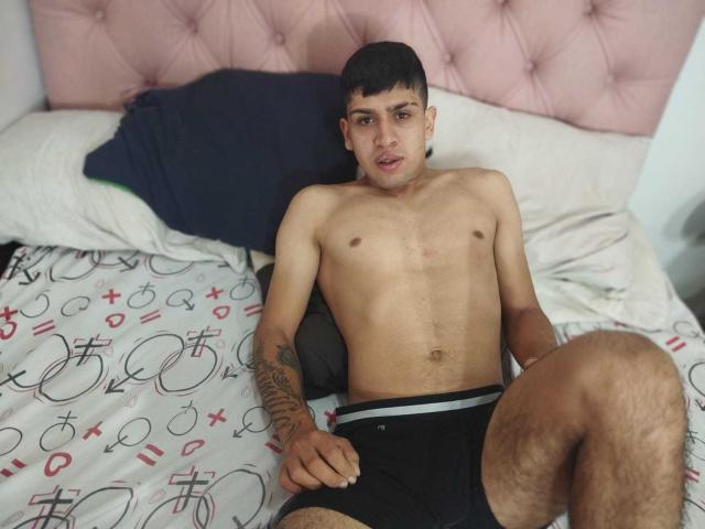 DeniFamos - Live porn &amp; sex cam - 22951629