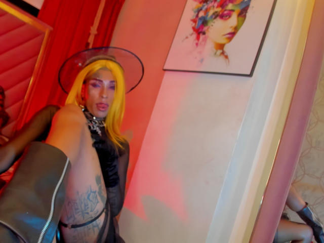 ErotickBellaTrix - Live porn &amp; sex cam - 22955409