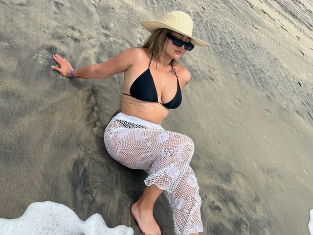 MaeCollins - Live porn &amp; sex cam - 22955809