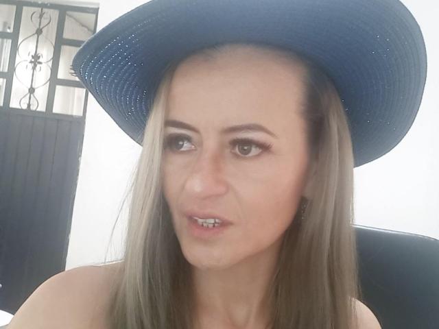 Maghenta - Élő pornó és szexkamera - 22973397