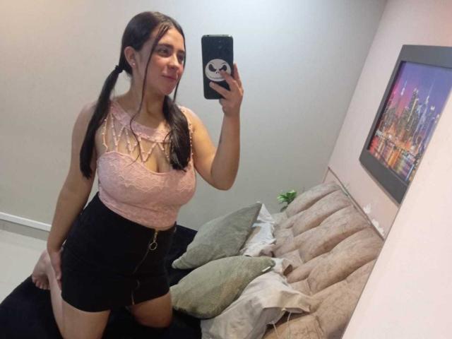 LailaRogerts - Live porn &amp; sex cam - 22975061