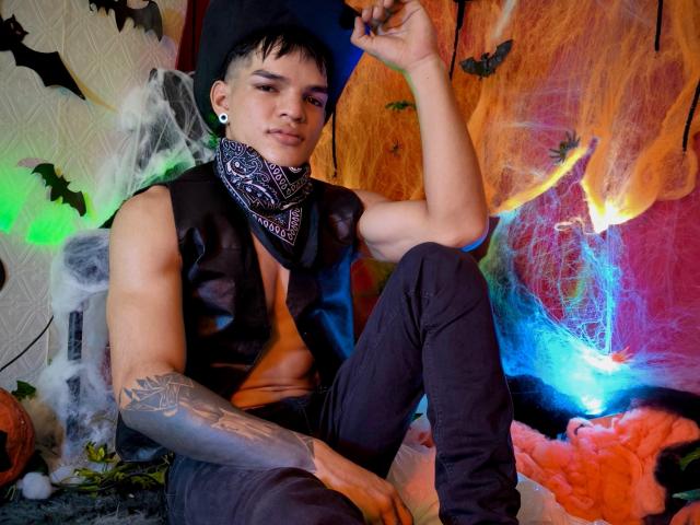 AlexBernal - Live sex cam - 22976013