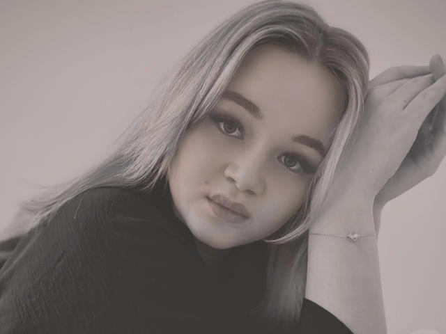 AryaXSmileS - Live porn &amp; sex cam - 22976485