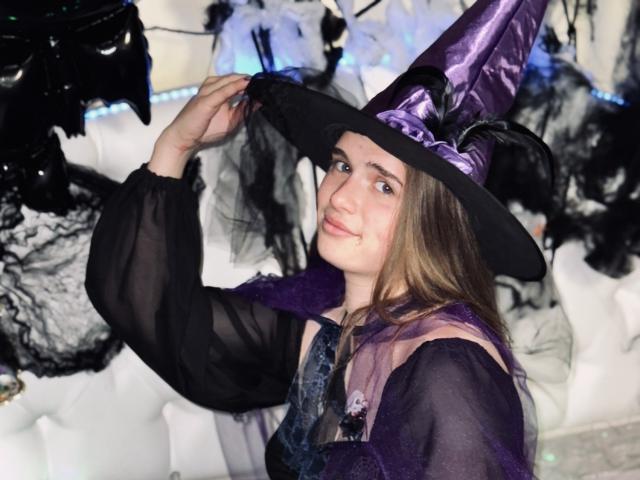 CarolineHott69 - Live Sex Cam - 22982189