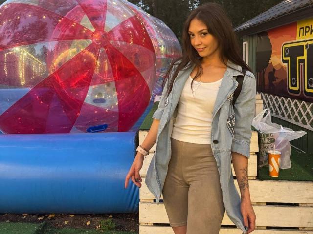 MoniFoxy - Porno na żywo i seks kamera - 22995877