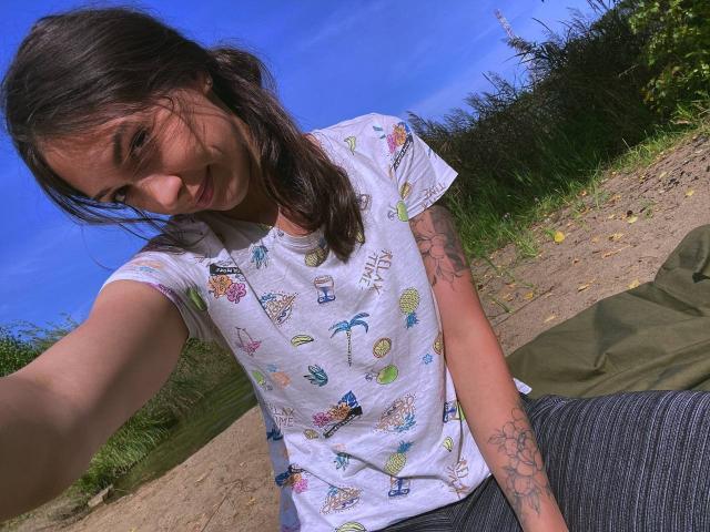 MoniFoxy - Live sex cam - 22996069