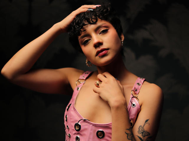 NaomyLoveGB - Sexe cam en vivo - 22997965