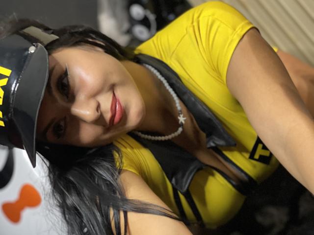 SarahXRouse - Live sex cam - 23002105