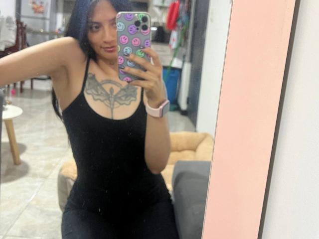 NiaWhite - сексуальная веб-камера в реальном времени - 23003013