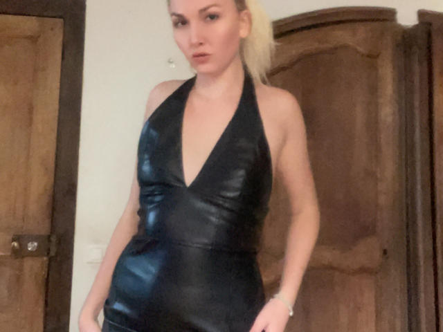 BellaBella69s - Live Sex Cam - 23018045